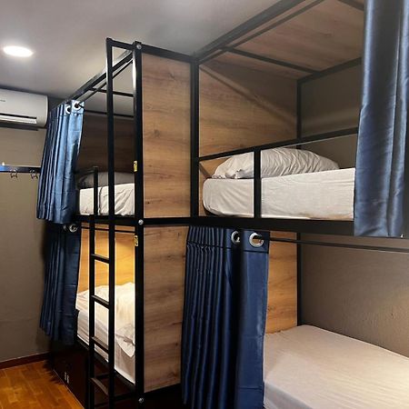 Hostel Estrella 20 Madrid Eksteriør billede