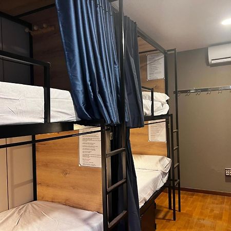 Hostel Estrella 20 Madrid Eksteriør billede