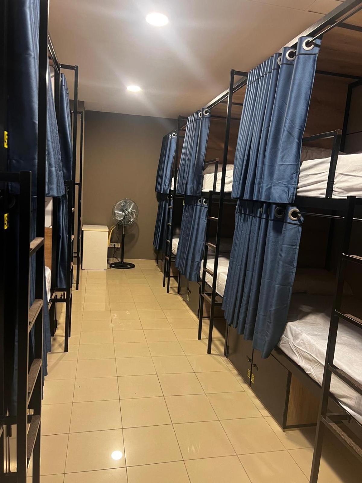 Hostel Estrella 20 Madrid Eksteriør billede