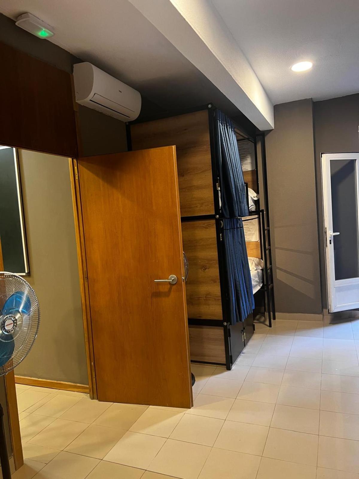 Hostel Estrella 20 Madrid Eksteriør billede