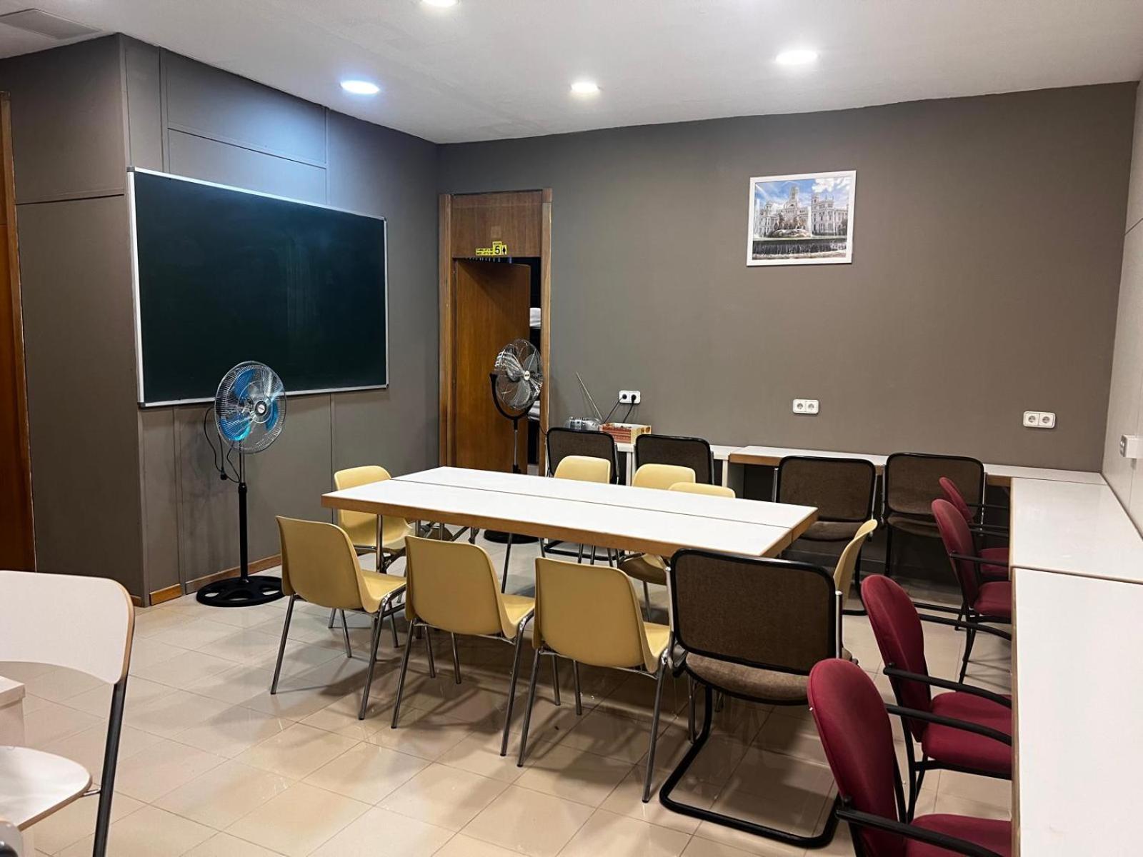 Hostel Estrella 20 Madrid Eksteriør billede