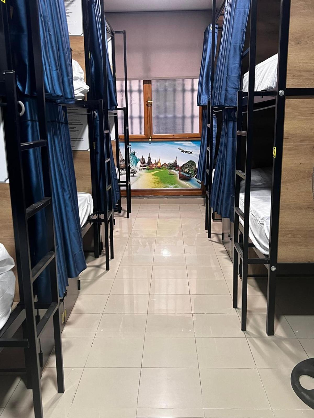 Hostel Estrella 20 Madrid Eksteriør billede