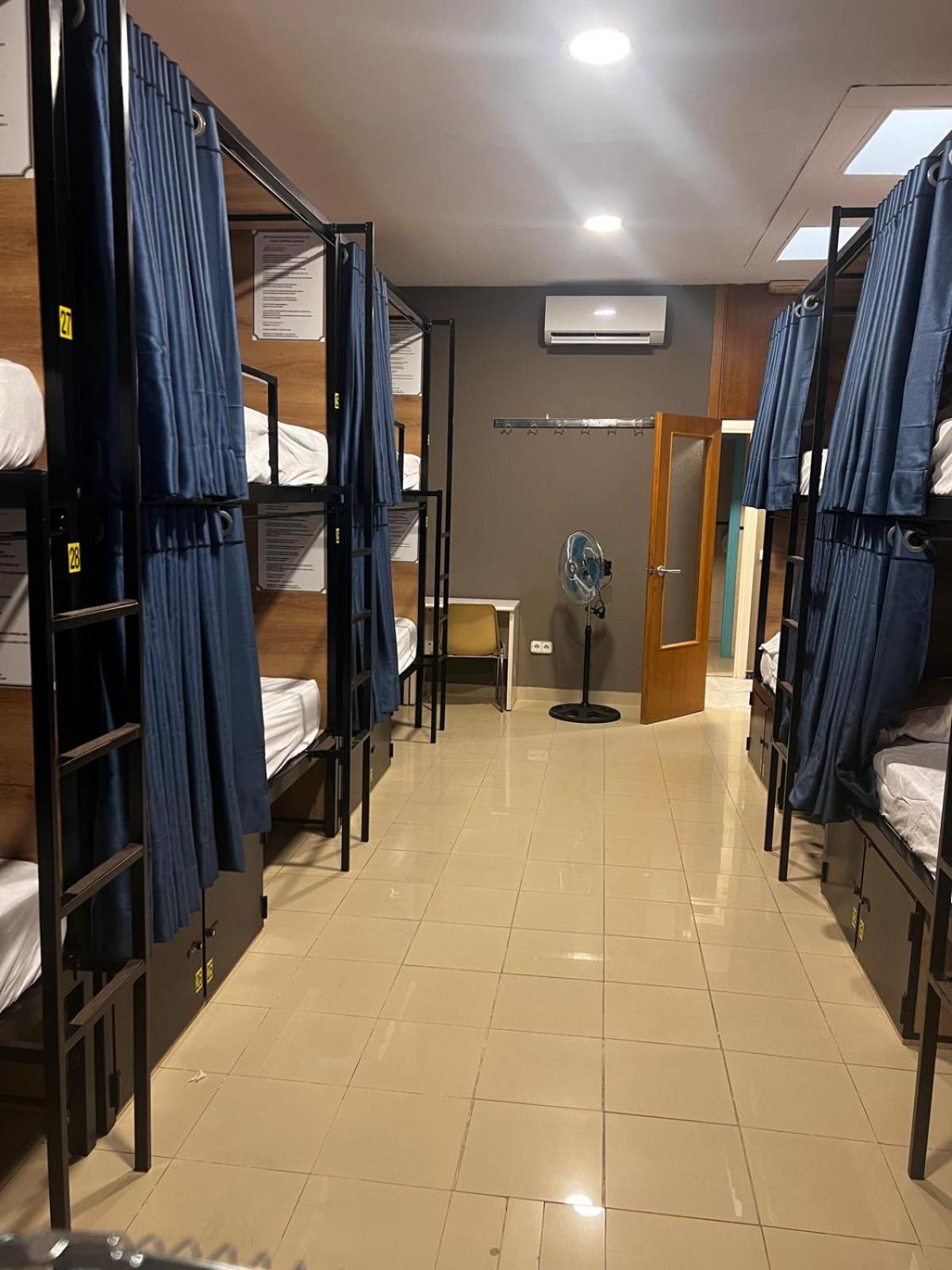 Hostel Estrella 20 Madrid Eksteriør billede