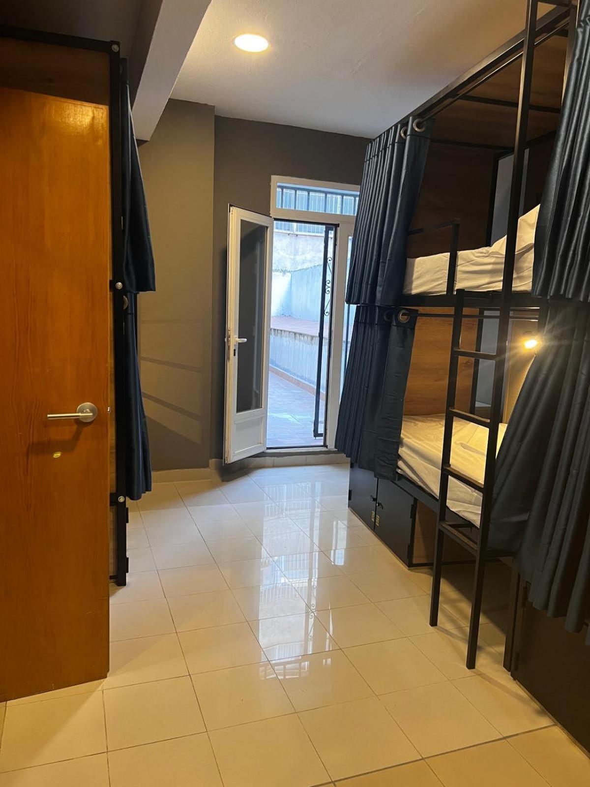 Hostel Estrella 20 Madrid Eksteriør billede