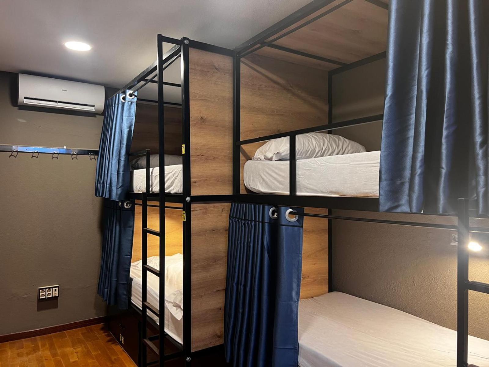 Hostel Estrella 20 Madrid Eksteriør billede