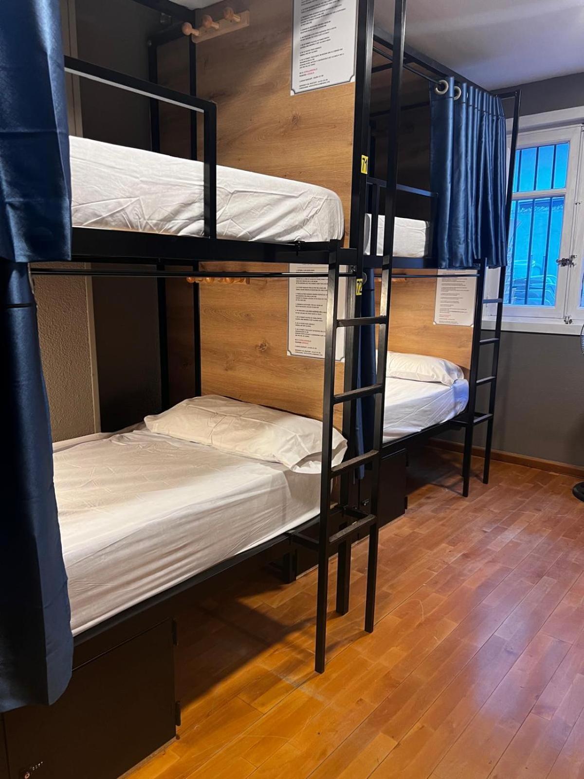 Hostel Estrella 20 Madrid Eksteriør billede