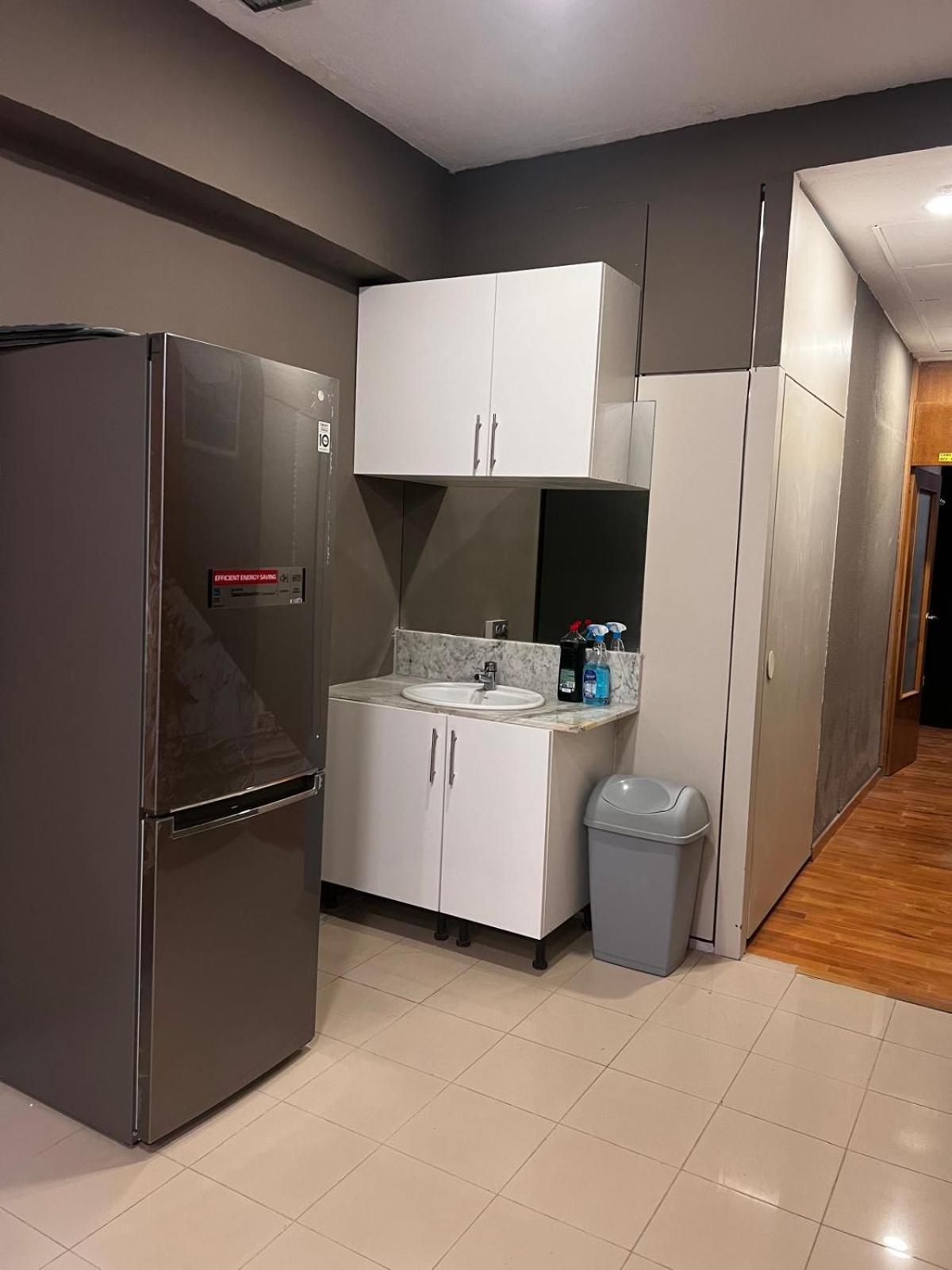 Hostel Estrella 20 Madrid Eksteriør billede