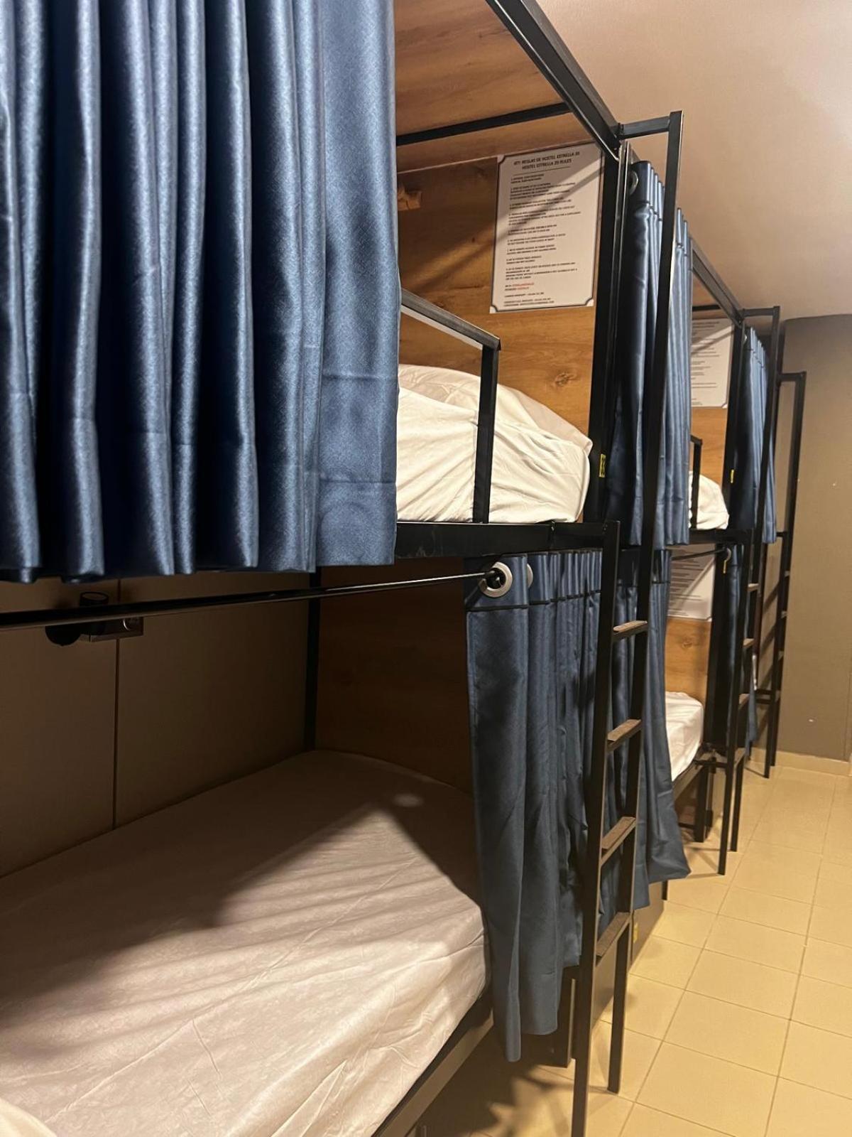 Hostel Estrella 20 Madrid Eksteriør billede