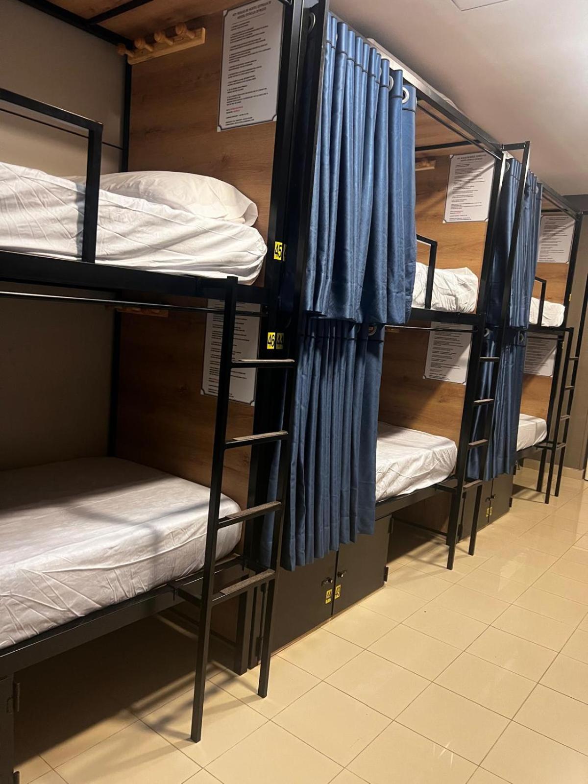 Hostel Estrella 20 Madrid Eksteriør billede