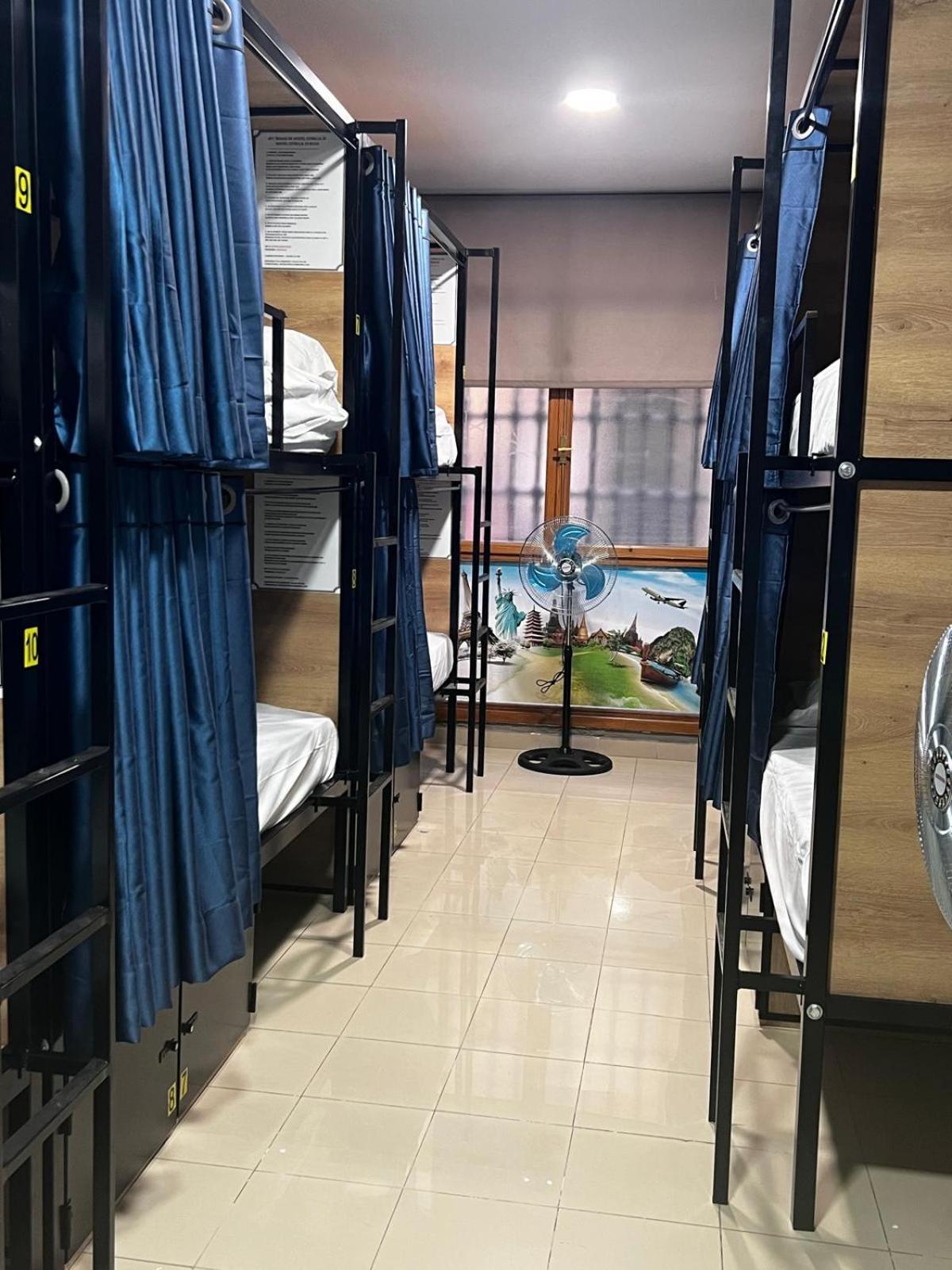 Hostel Estrella 20 Madrid Eksteriør billede