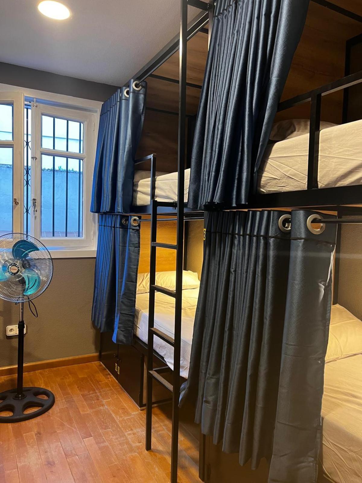 Hostel Estrella 20 Madrid Eksteriør billede
