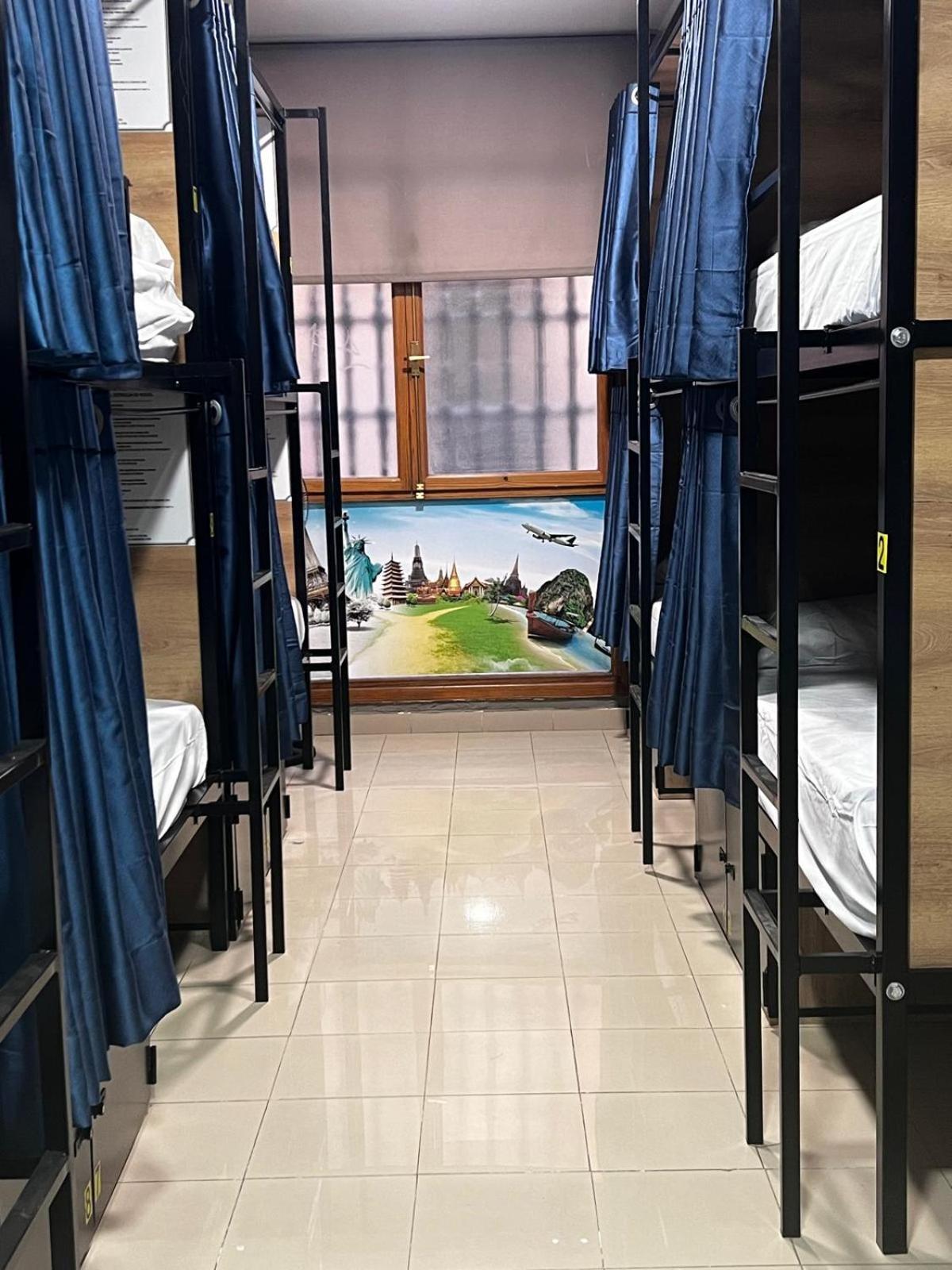 Hostel Estrella 20 Madrid Eksteriør billede