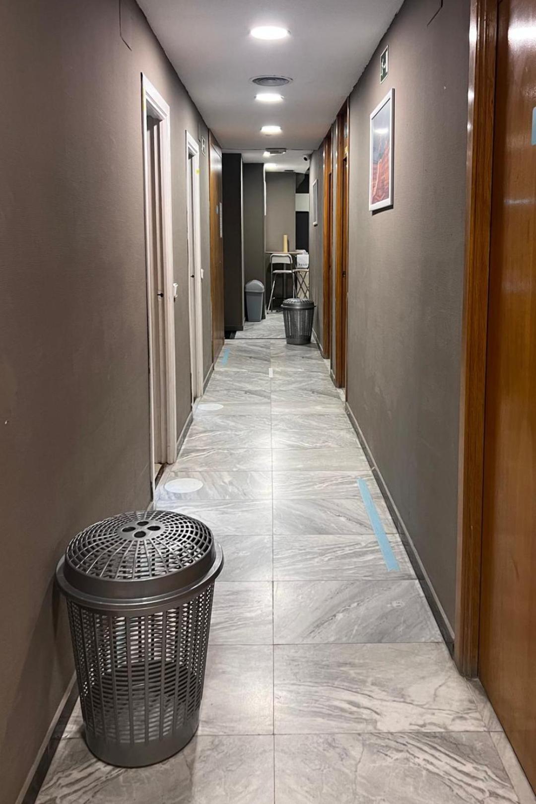 Hostel Estrella 20 Madrid Eksteriør billede