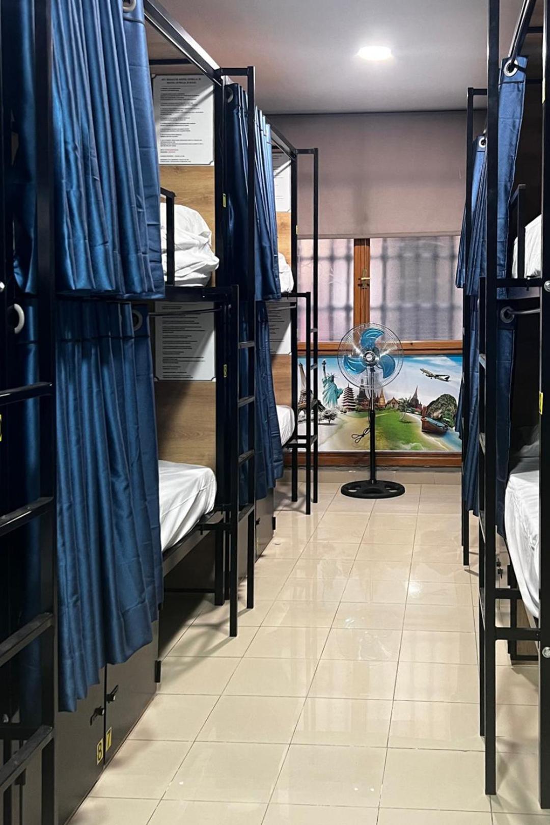 Hostel Estrella 20 Madrid Eksteriør billede