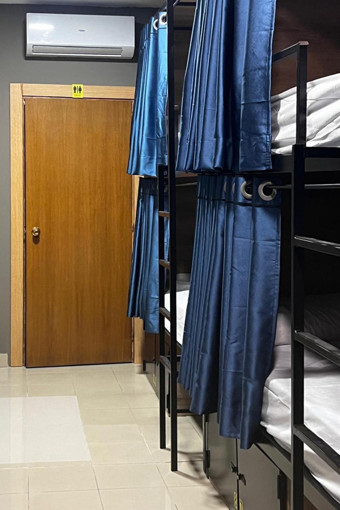 Hostel Estrella 20 Madrid Eksteriør billede