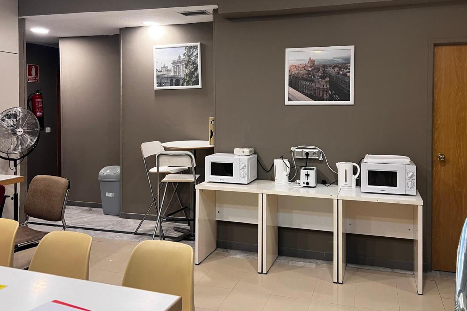 Hostel Estrella 20 Madrid Eksteriør billede