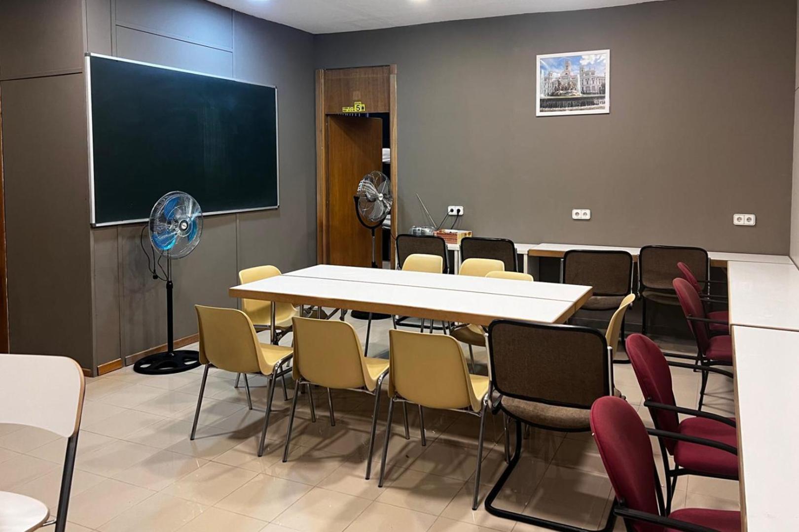 Hostel Estrella 20 Madrid Eksteriør billede