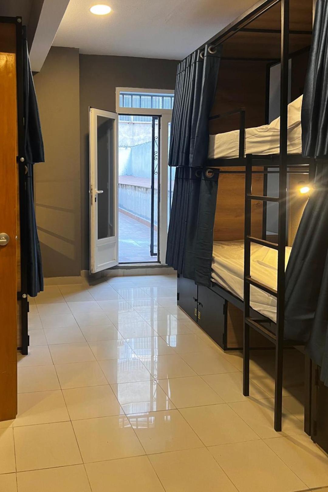 Hostel Estrella 20 Madrid Eksteriør billede