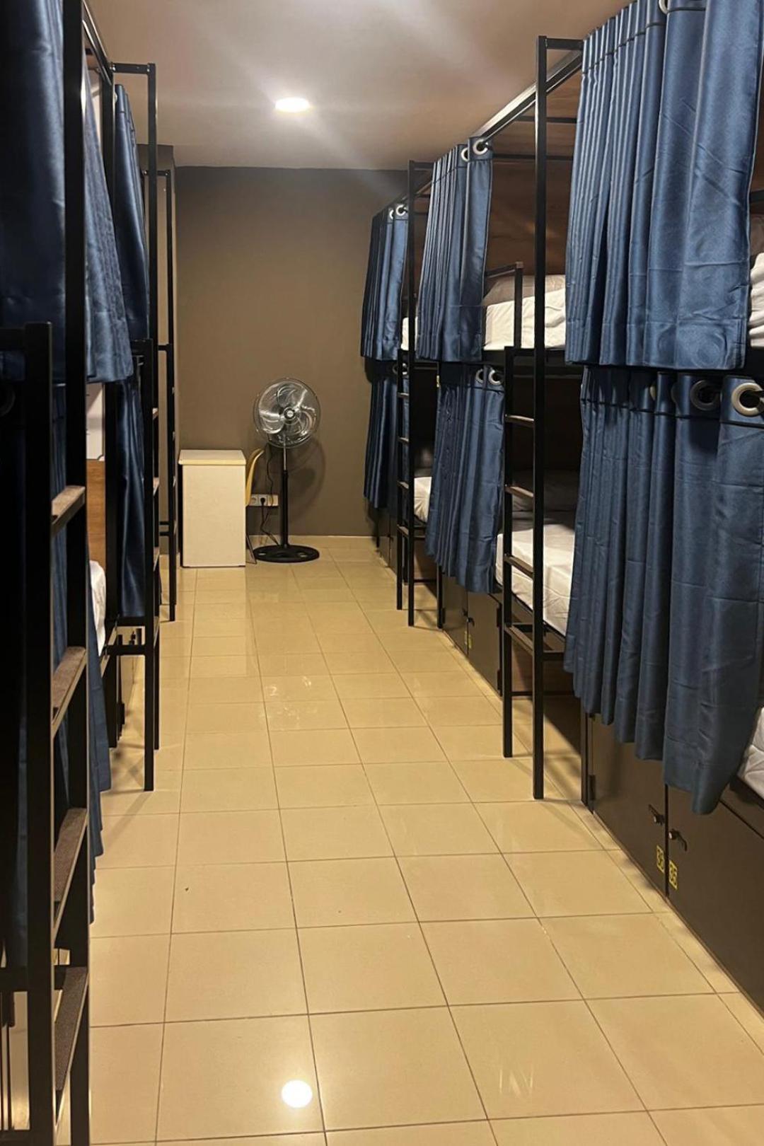 Hostel Estrella 20 Madrid Eksteriør billede