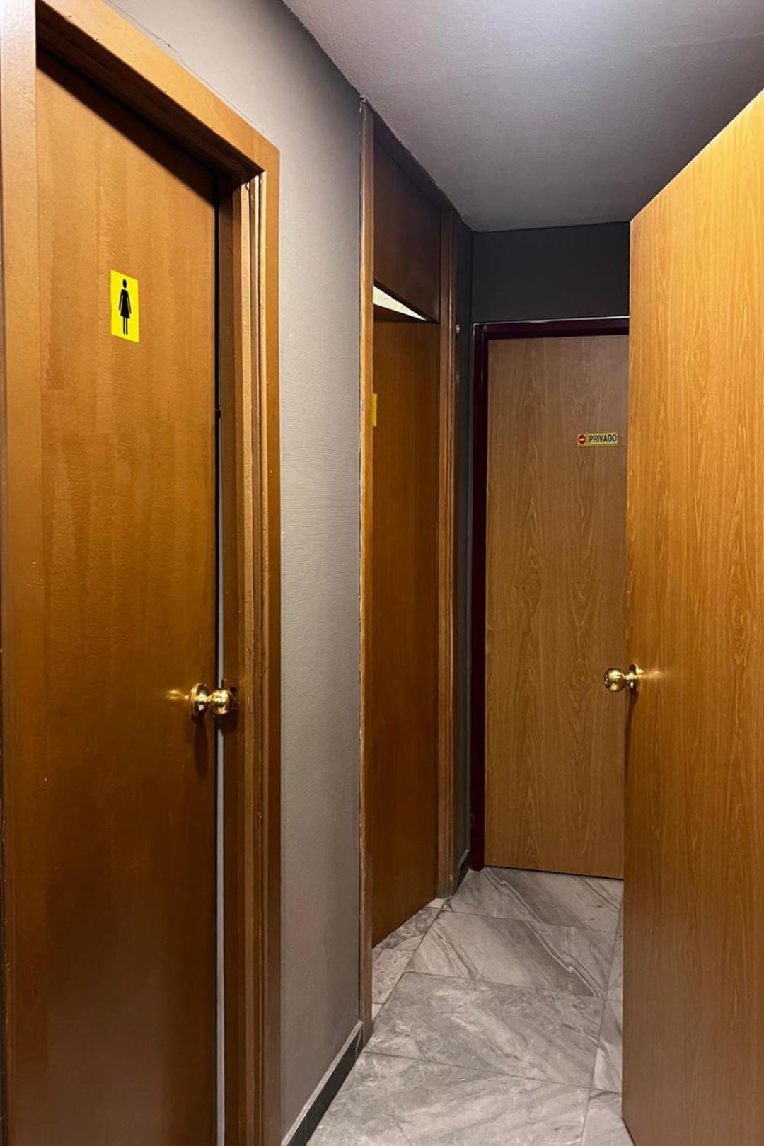 Hostel Estrella 20 Madrid Eksteriør billede