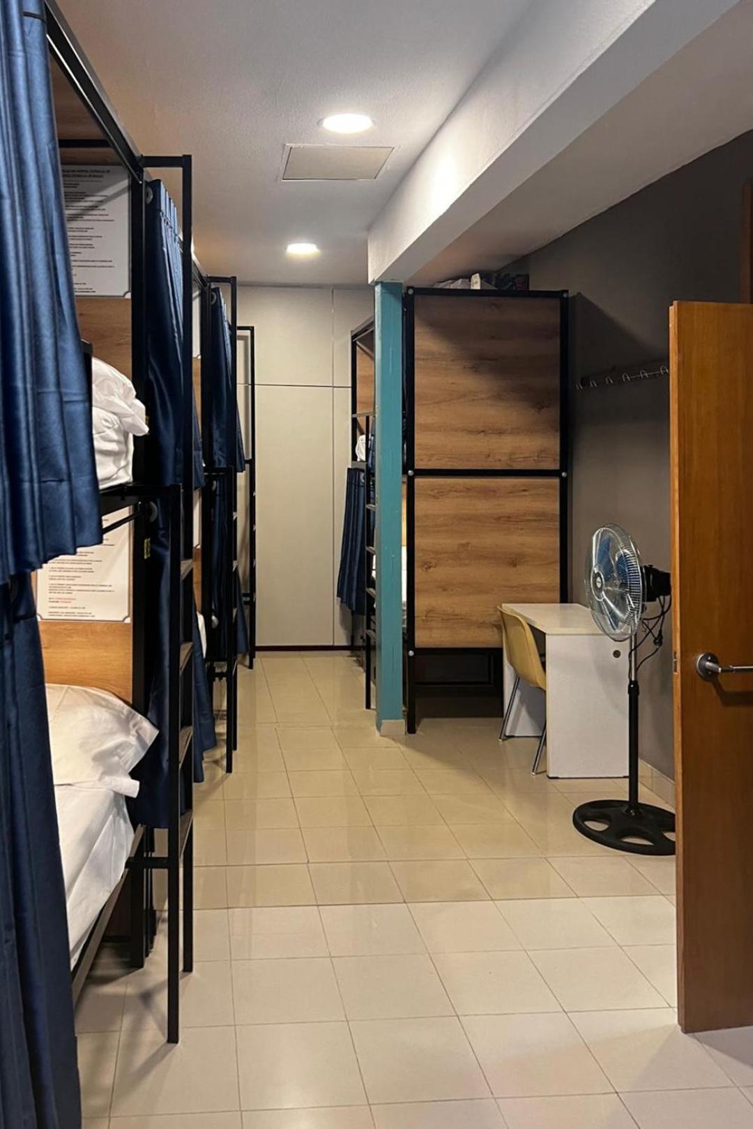 Hostel Estrella 20 Madrid Eksteriør billede