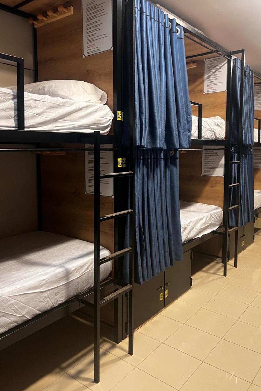 Hostel Estrella 20 Madrid Eksteriør billede
