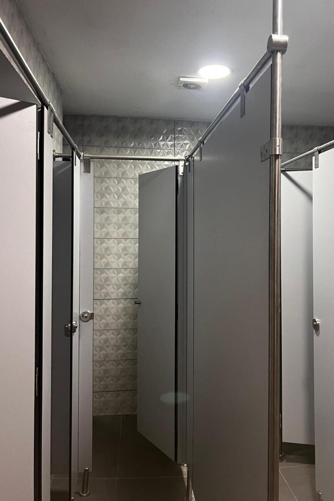 Hostel Estrella 20 Madrid Eksteriør billede