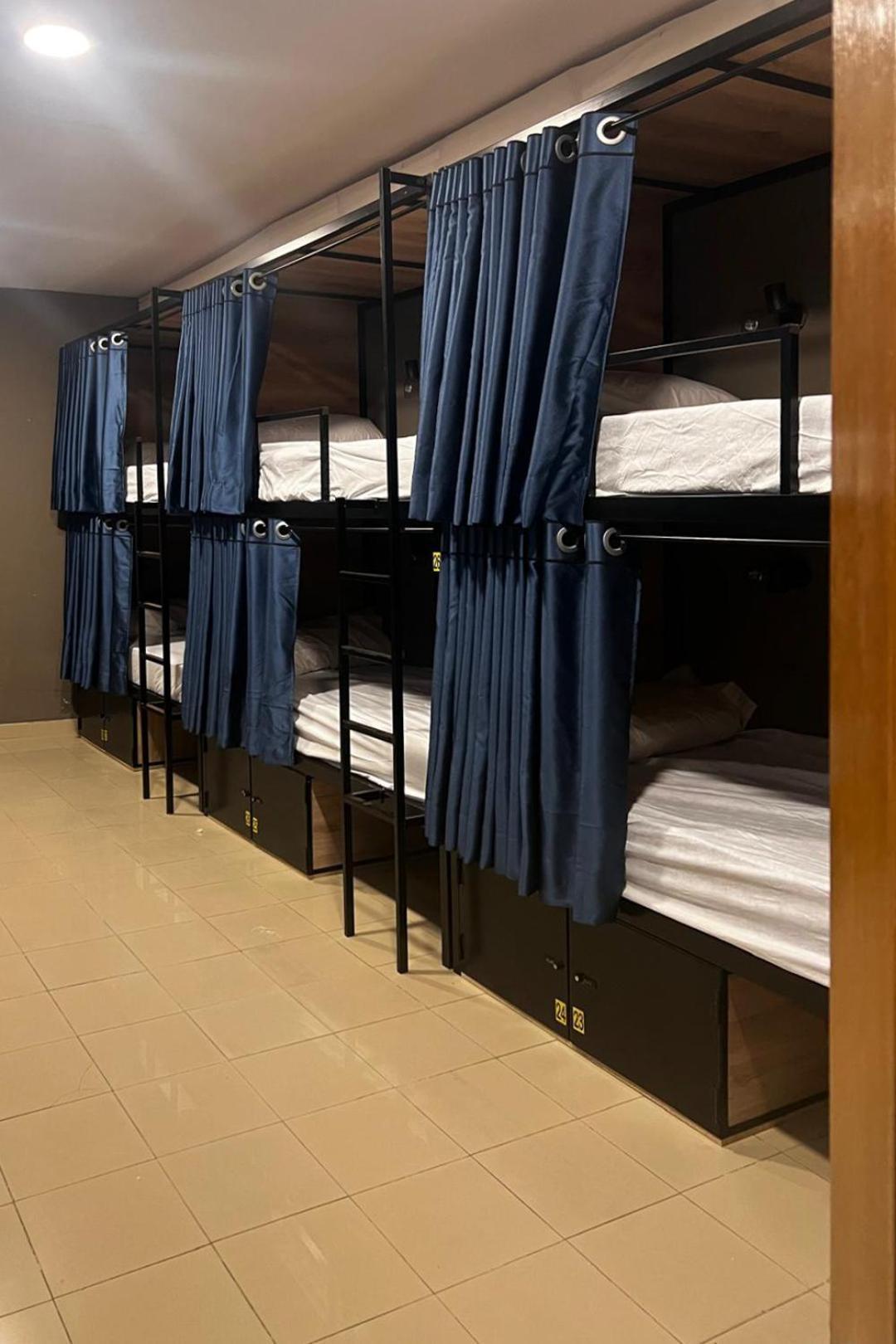 Hostel Estrella 20 Madrid Eksteriør billede