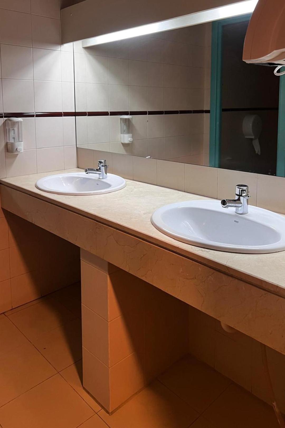Hostel Estrella 20 Madrid Eksteriør billede