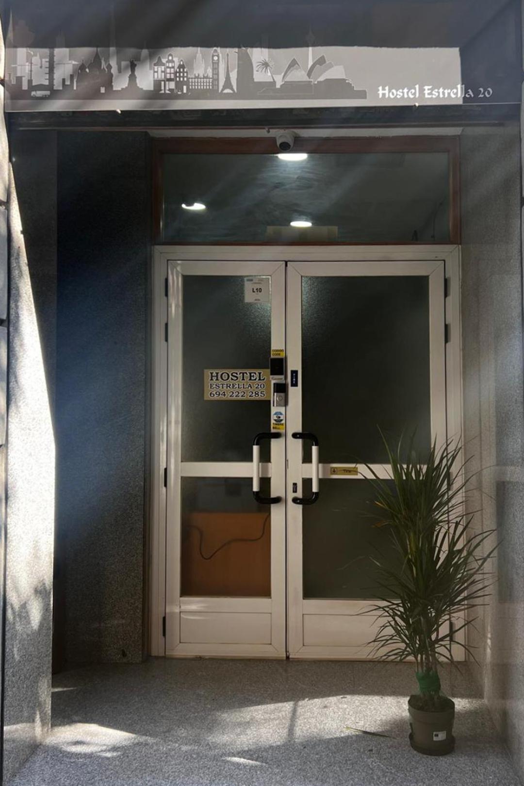 Hostel Estrella 20 Madrid Eksteriør billede